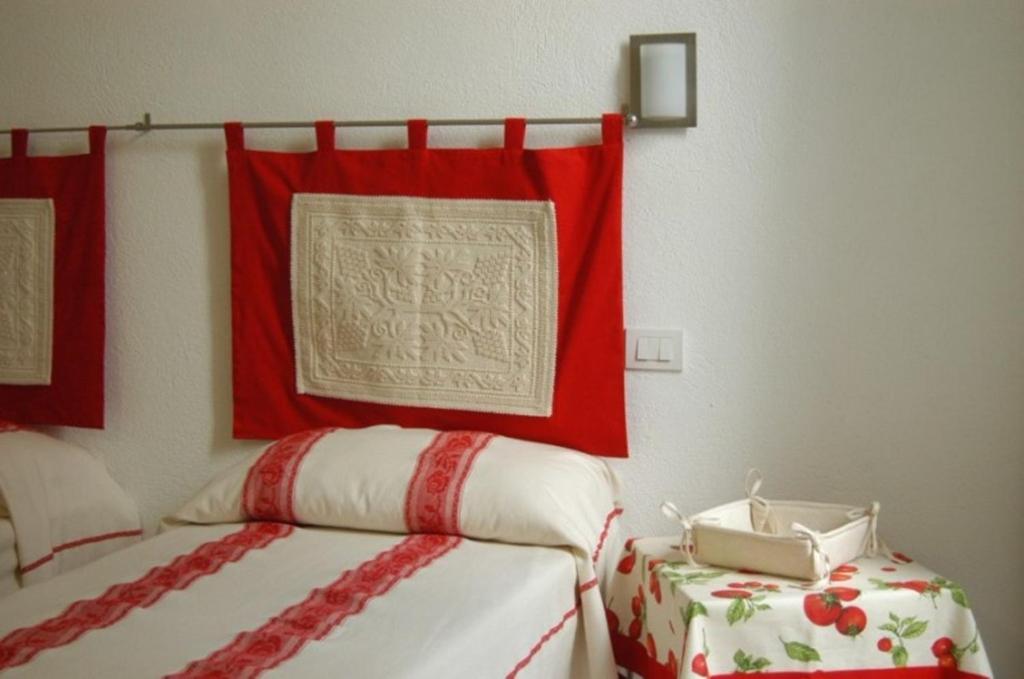 L'Arco Cagliari Bed and Breakfast Δωμάτιο φωτογραφία