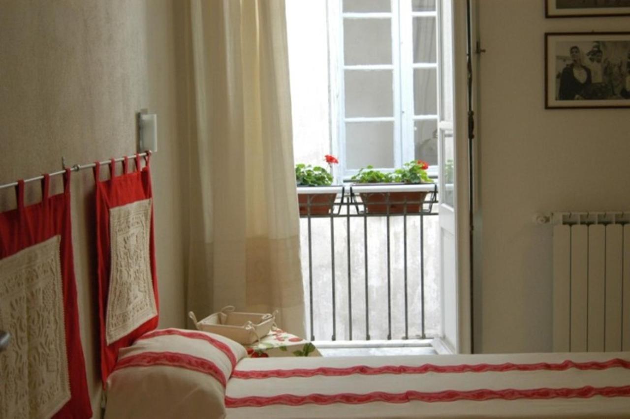 L'Arco Cagliari Bed and Breakfast Δωμάτιο φωτογραφία